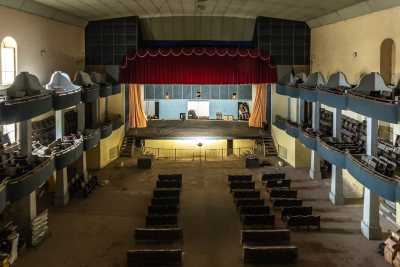 Gravina, la storia dell'abbandonato Centrone: il pi� grande cinema-teatro del barese